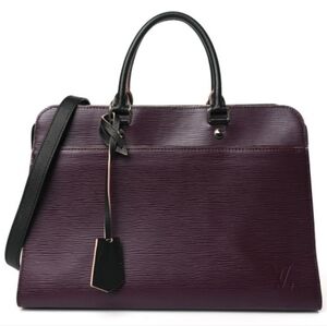 Louis Vuitton Epi Vaneau MM Date code: AR1147